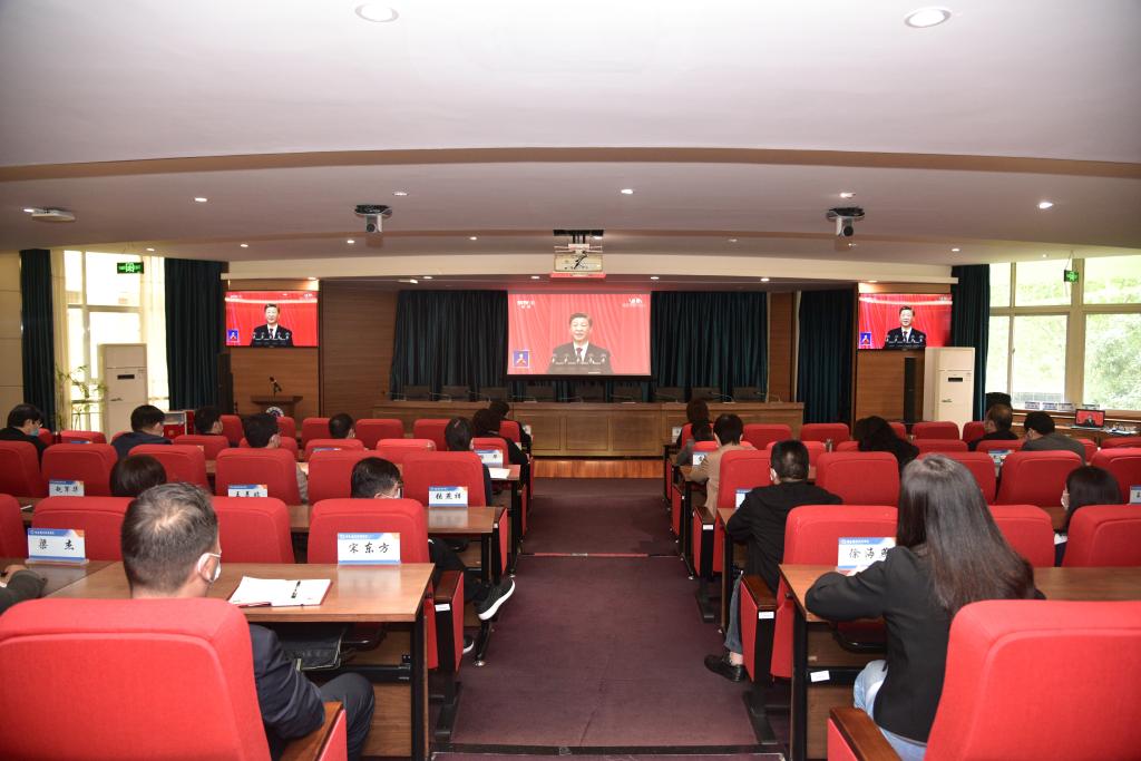 河南职院集中组织收看党的二十大开幕会现场直播
